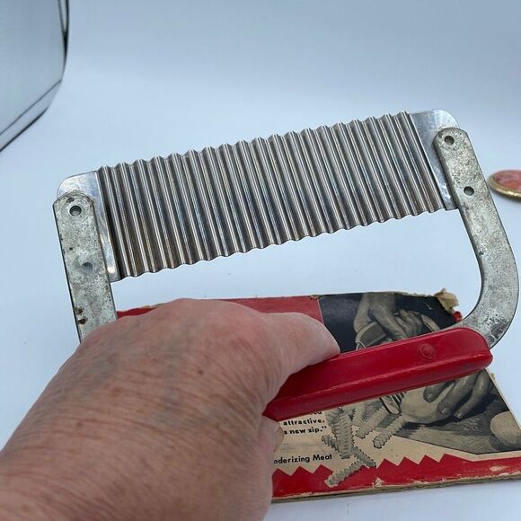 Vintage Huot Serrater and meat tenderizer in original packaging. - Picture 5 of 7